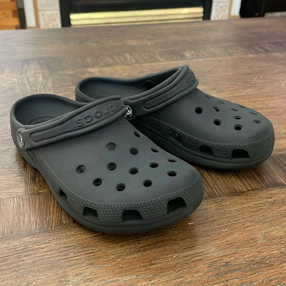 Crocs Classic Clogs Black Kids Shoes Size J5